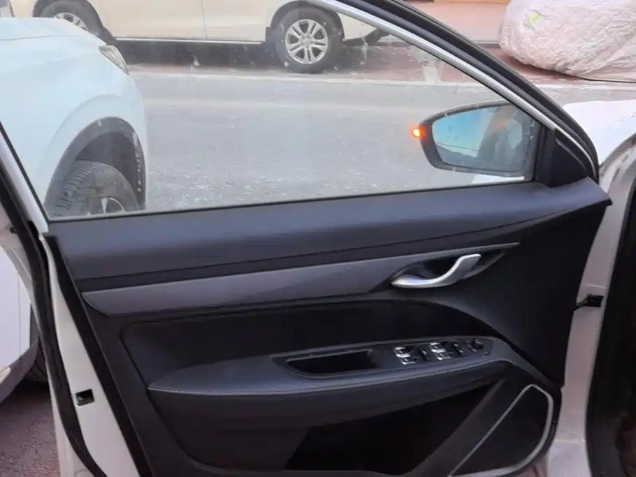 Geely Emgrand 2021
