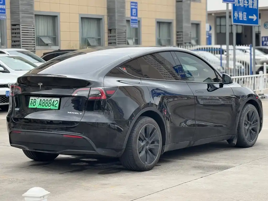 Tesla Model Y 2021 — фото 11
