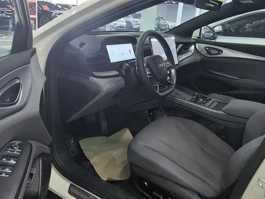 BYD Seal 07 DM-i 2025 — фото 8