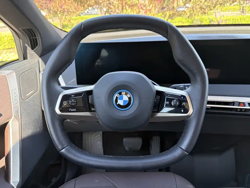 BMW iX 2025 — фото 11