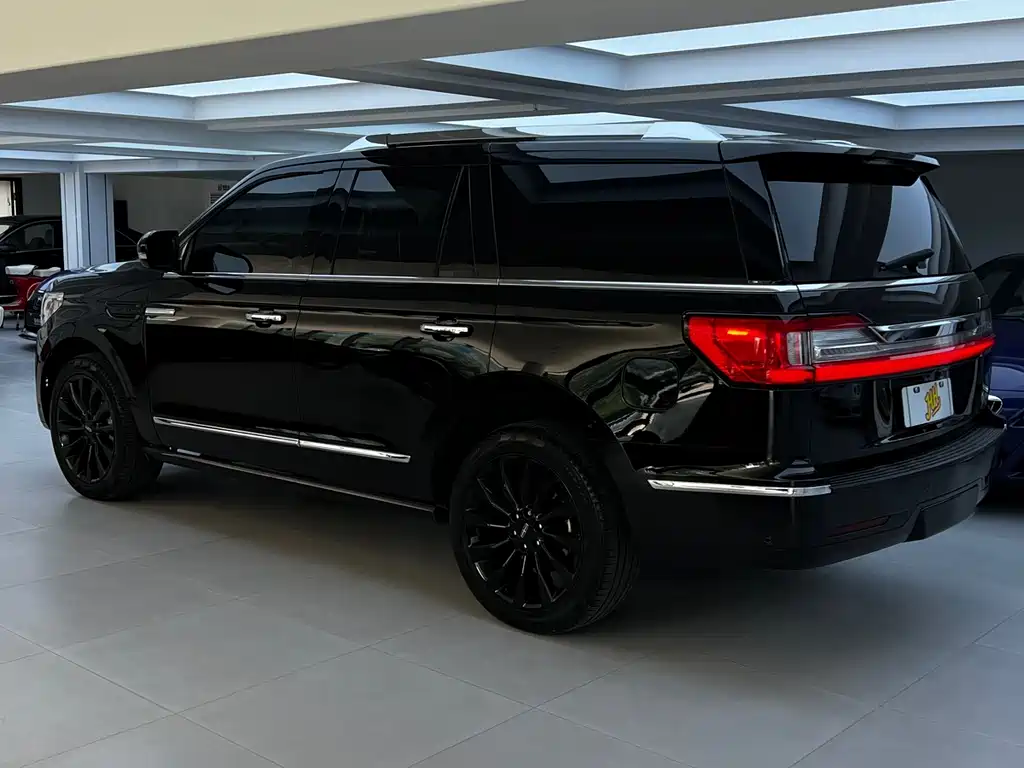 Lincoln Navigator 2019 — фото 21