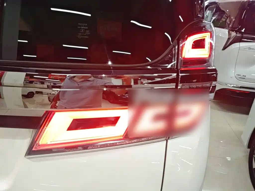 Toyota Vellfire 2021 — фото 8