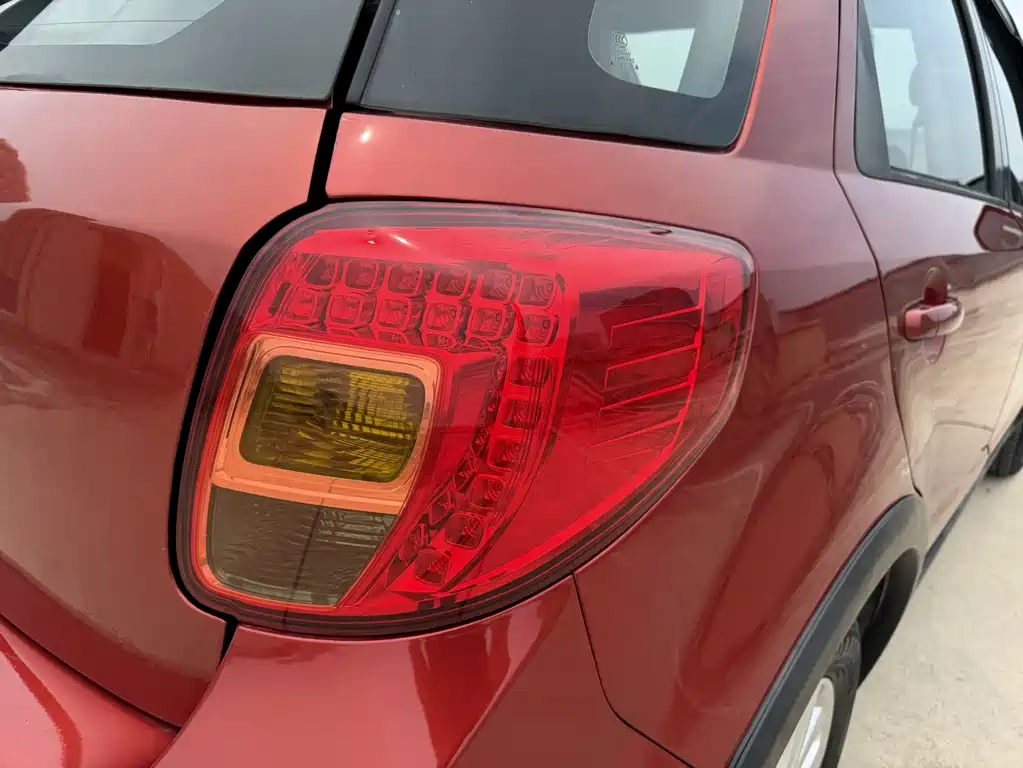 Suzuki SX4 2014 — фото 11