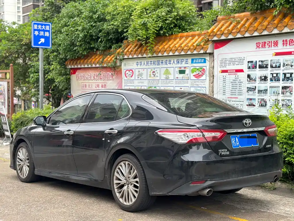 Toyota Camry 2019 — фото 3