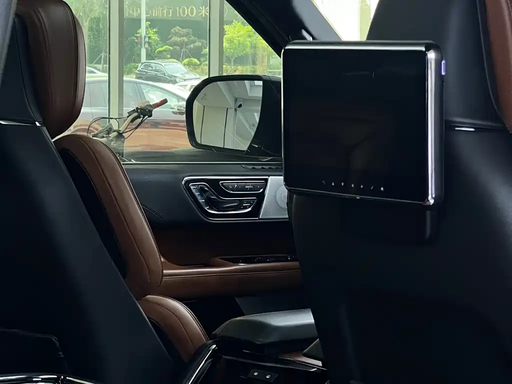 Lincoln Navigator 2019 — фото 13