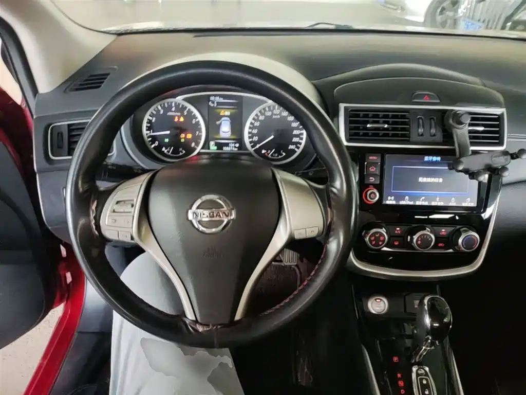 Nissan Tiida 2016 — фото 10