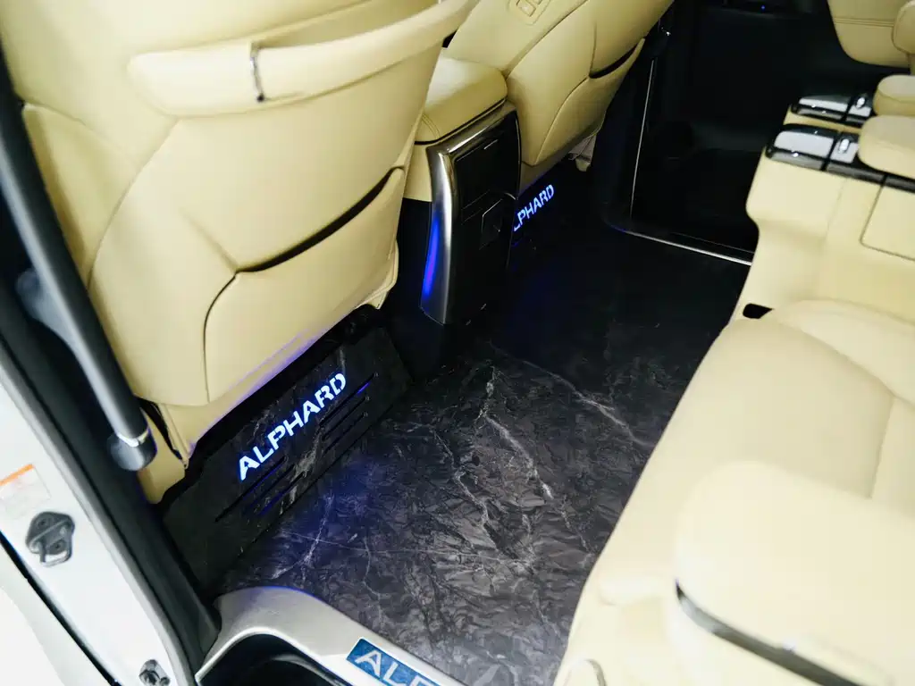 Toyota Alphard 2017 — фото 10