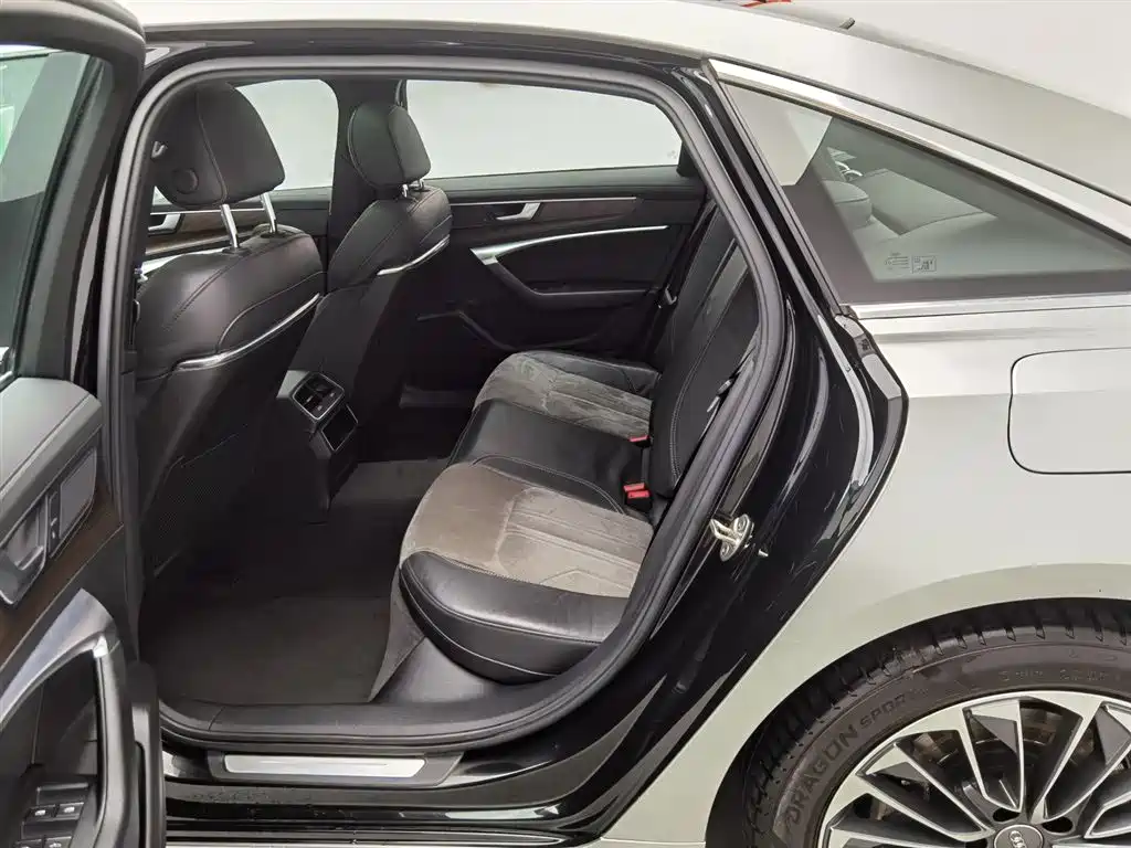 Audi A6L New Energy 2021 — фото 15