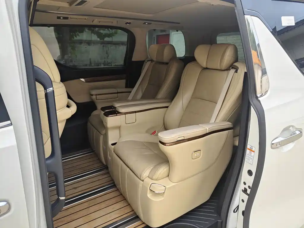 Toyota Alphard 2018 — фото 9