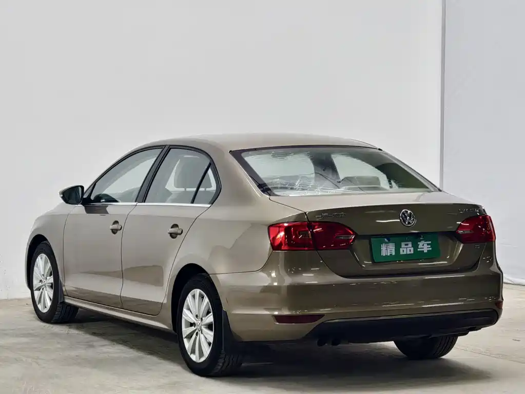 Volkswagen Sagitar 2015
