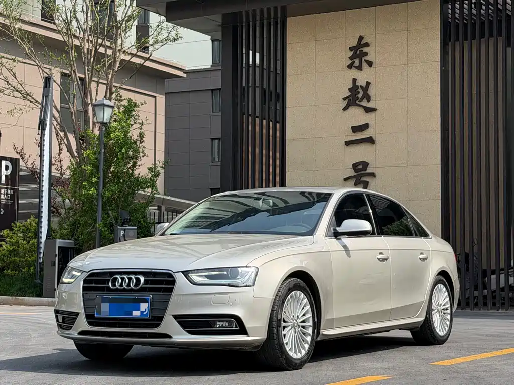 Audi A4L 2015 — фото 1