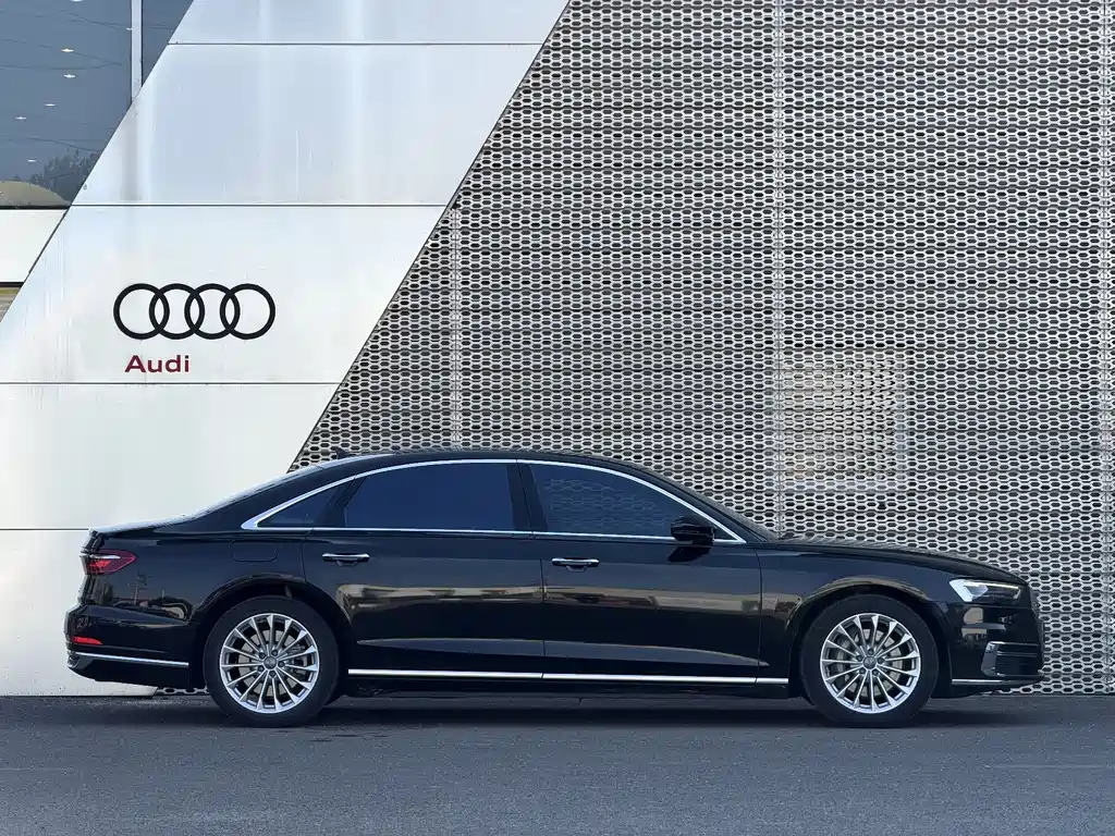 Audi A8 2018 — фото 3