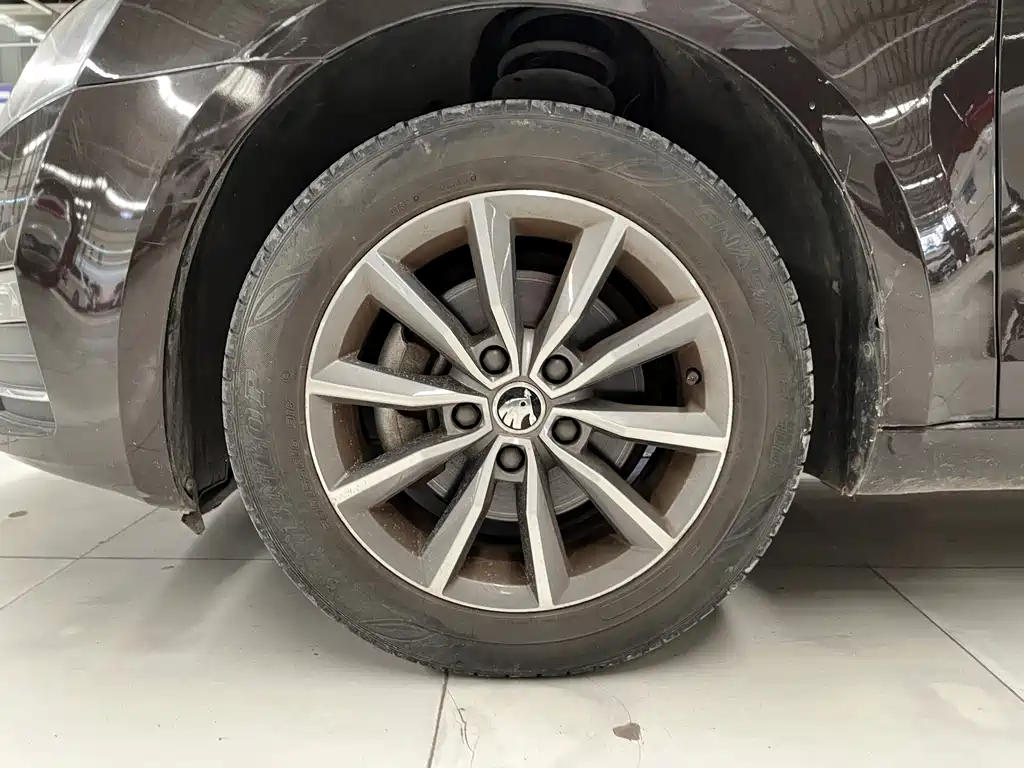 Skoda Octavia 2016 — фото 11