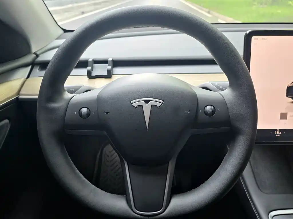 Tesla Model Y 2023 — фото 10