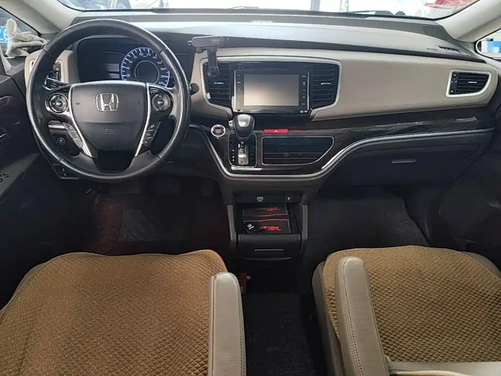 Honda Odyssey 2016 — фото 10