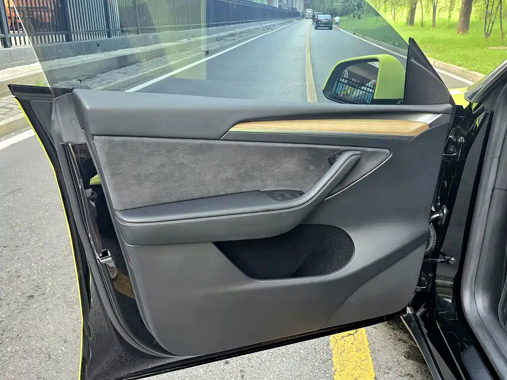 Tesla Model Y 2023 — фото 14