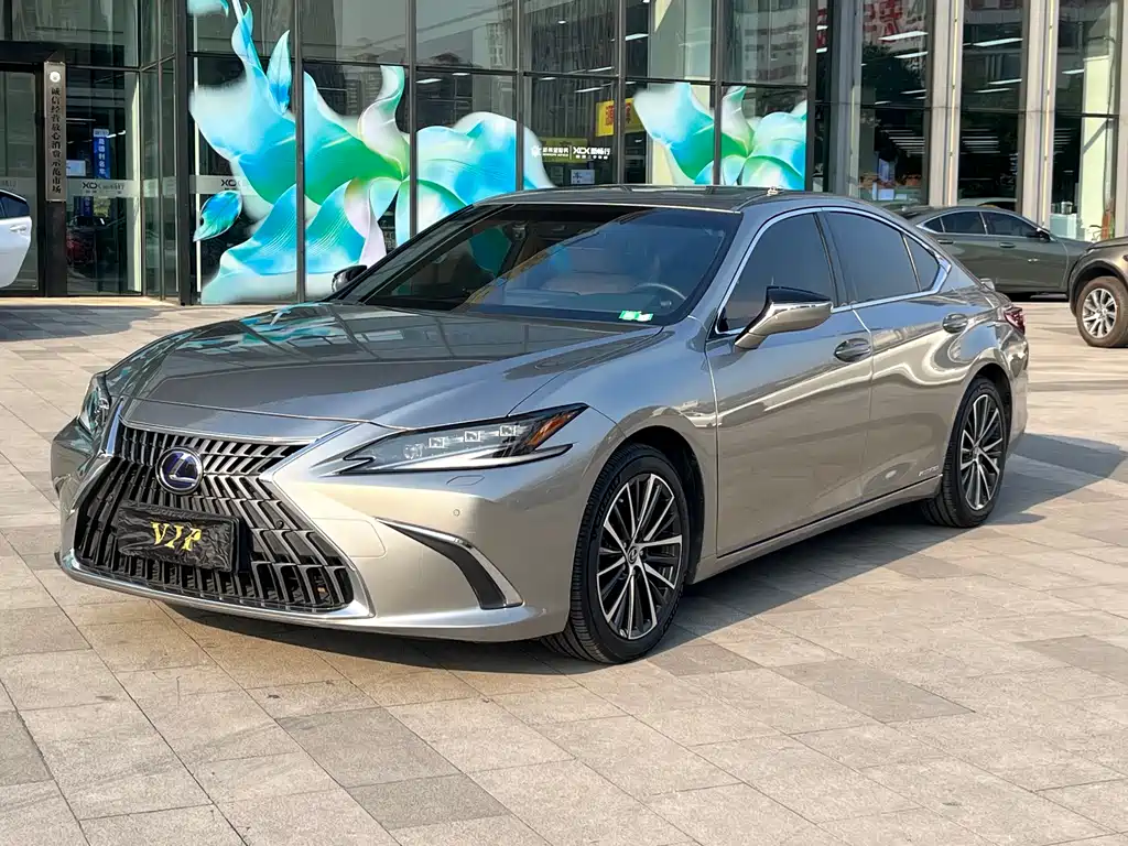 Lexus ES 2022 — фото 1