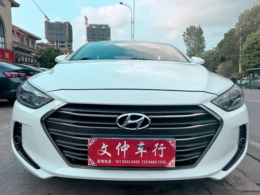 Hyundai Elantra 2019 — фото 2
