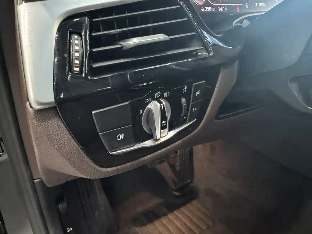 BMW 5 Series 2021 — фото 17