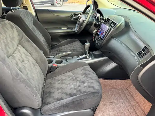 Nissan Tiida 2014