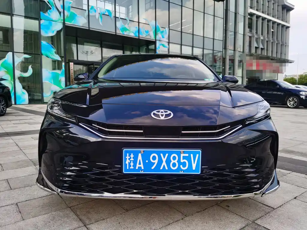 Toyota Camry 2025 — фото 3