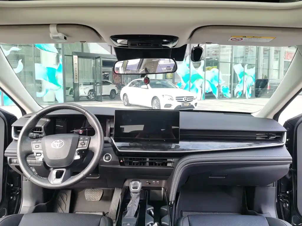 Toyota Camry 2025 — фото 13