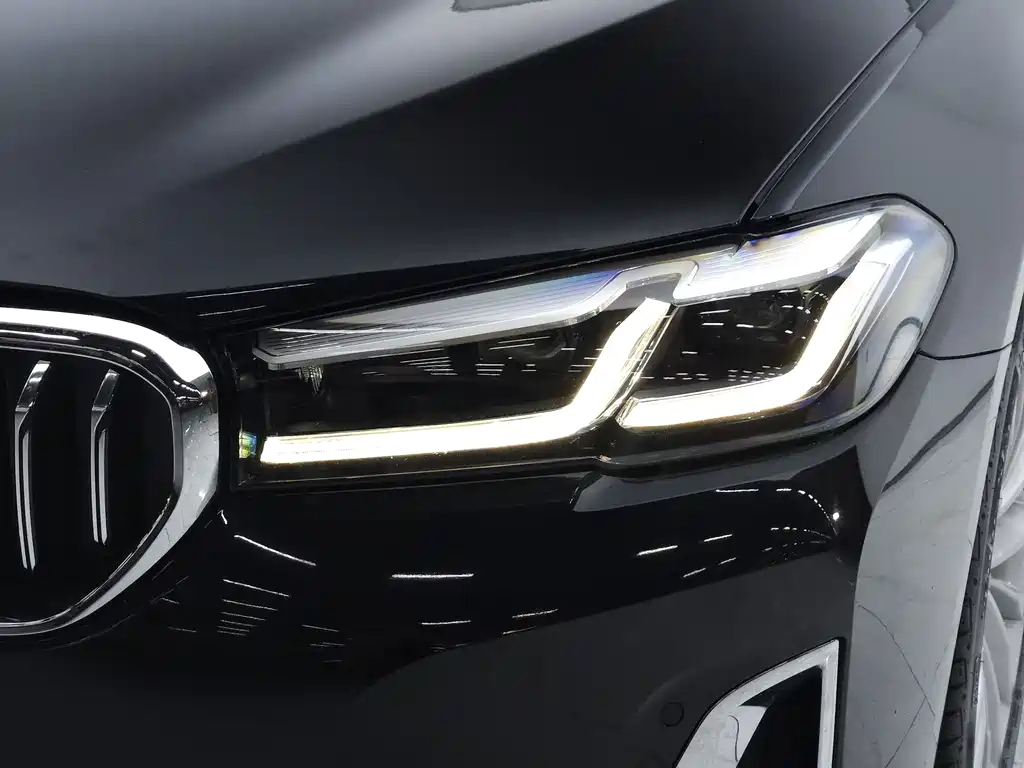 BMW 5 Series 2024 — фото 18