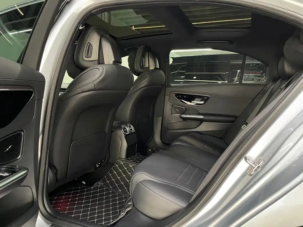 Mercedes-Benz C-Class 2023 — фото 16