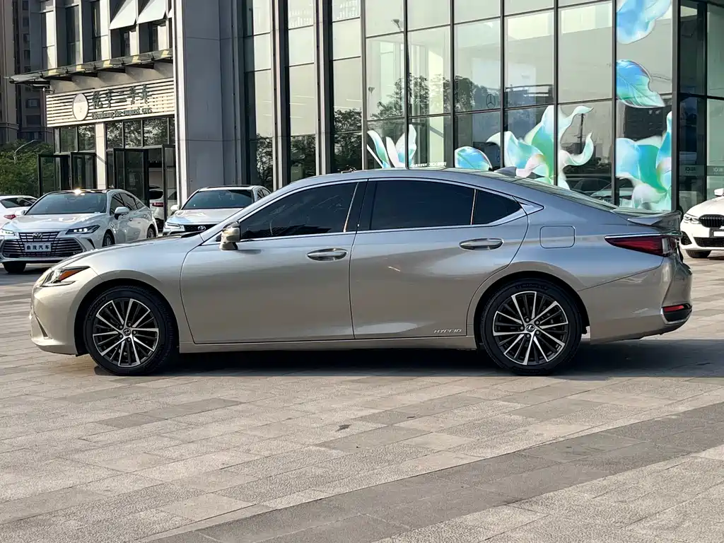 Lexus ES 2022 — фото 7