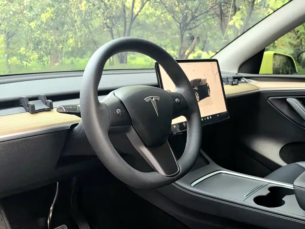 Tesla Model Y 2023 — фото 9