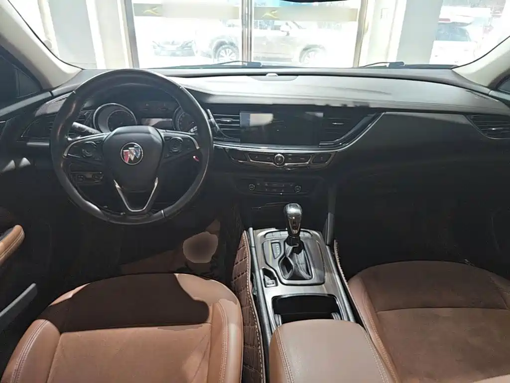 Buick Regal 2018 — фото 10