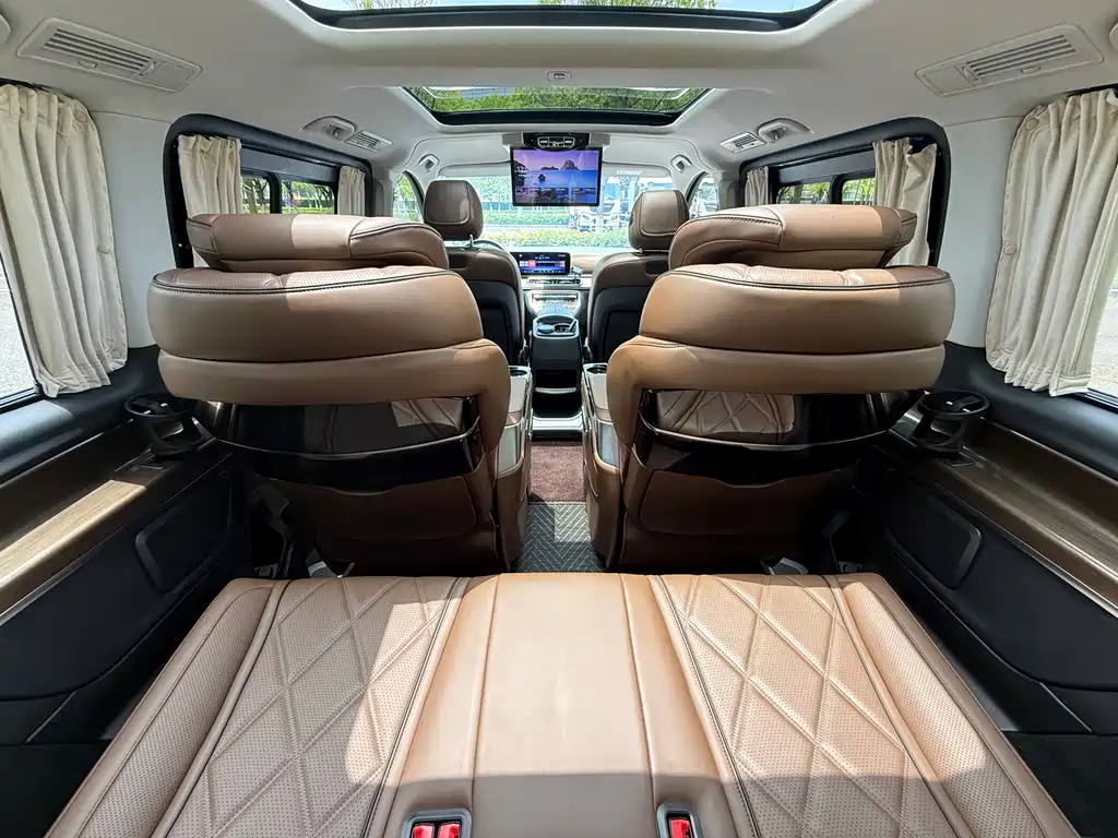 Mercedes-Benz V-Class 2025 — фото 13