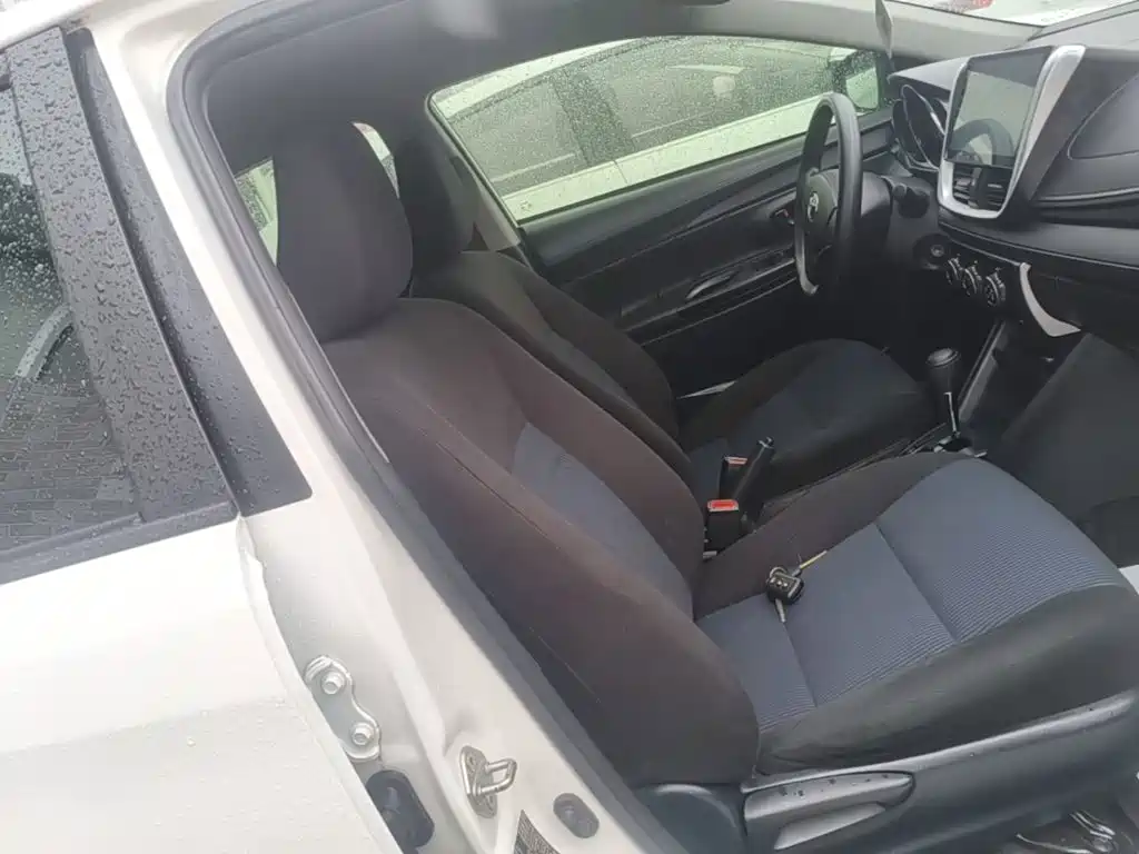 Toyota Yaris L 2018 — фото 25