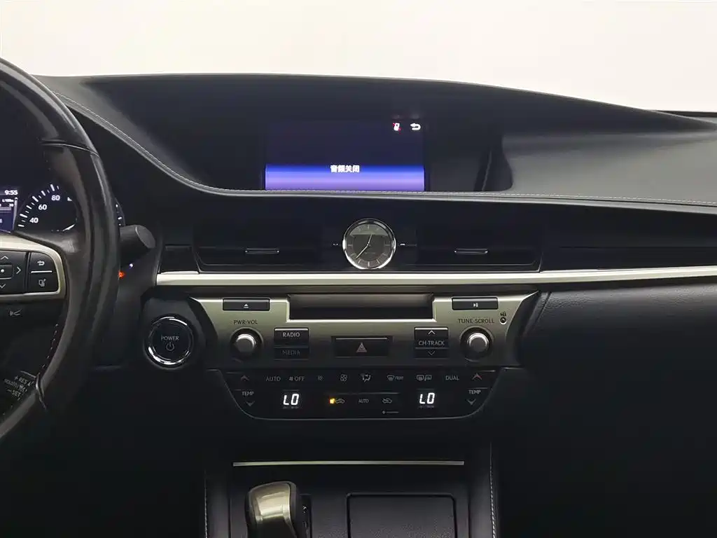 Lexus ES 2018 — фото 12