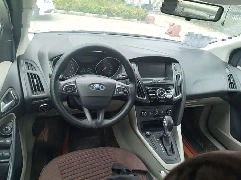 Ford Focus 2016 — фото 16