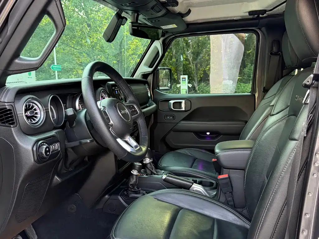 Jeep Wrangler 2020 — фото 19