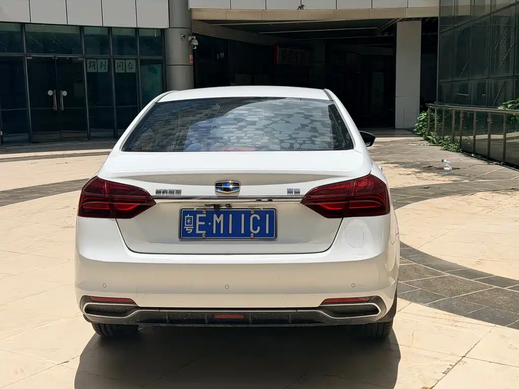 Geely Emgrand 2018 — фото 5