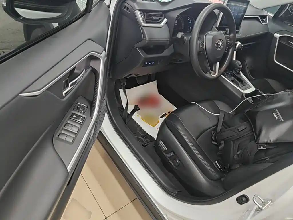 Toyota RAV4 2022 — фото 16