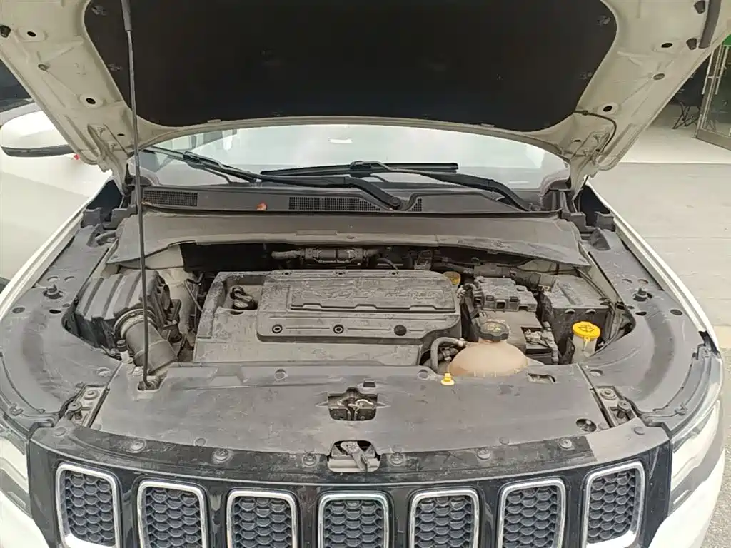 Jeep Compass 2018 — фото 20