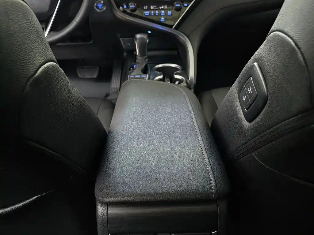 Toyota Camry 2022 — фото 14