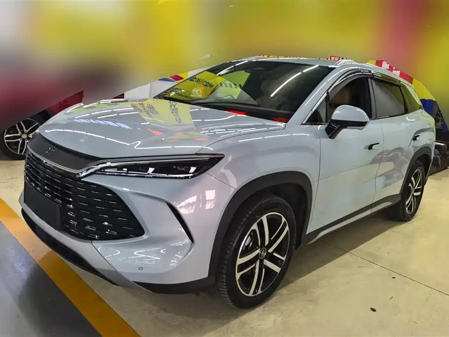 BYD L DM-i 2025 — фото 1