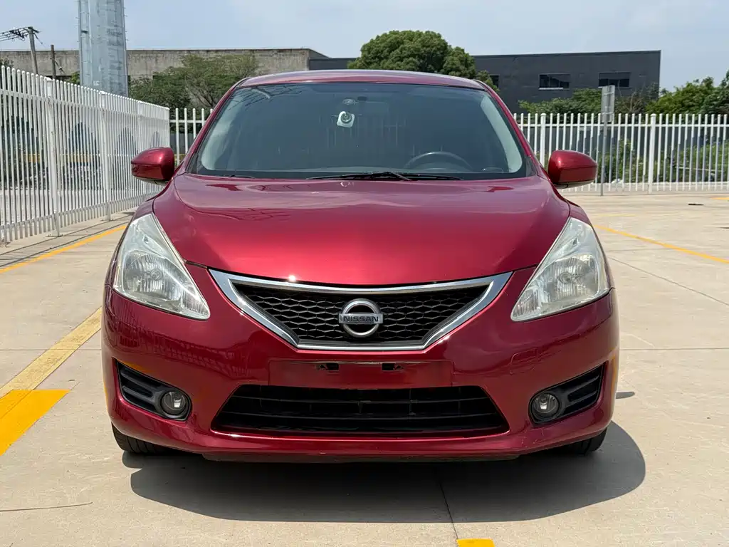 Nissan Tiida 2013