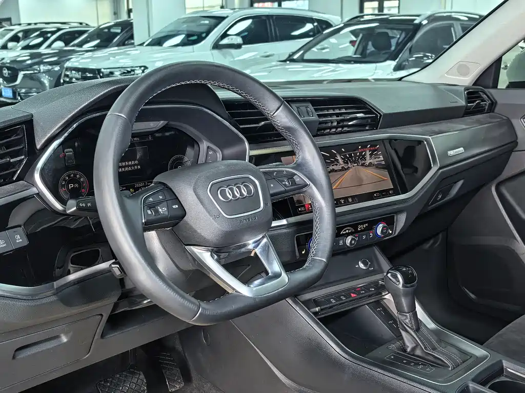 Audi Q3 2023 — фото 11