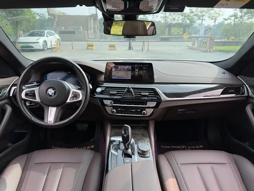 BMW 5 Series 2020 — фото 12