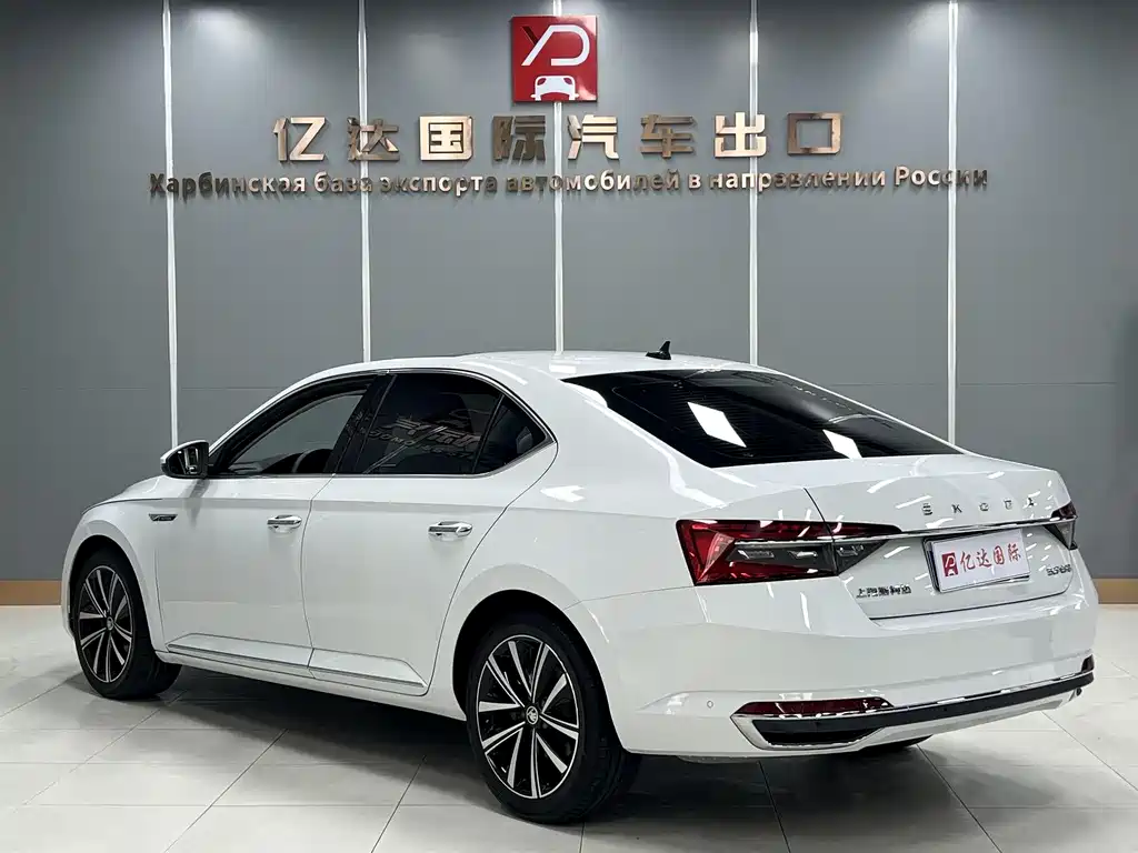 Skoda Superb 2022 — фото 4