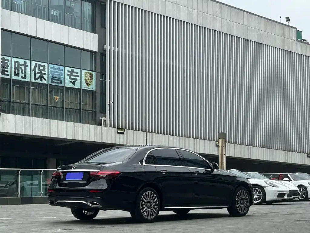 Mercedes-Benz E-Class 2023 — фото 19