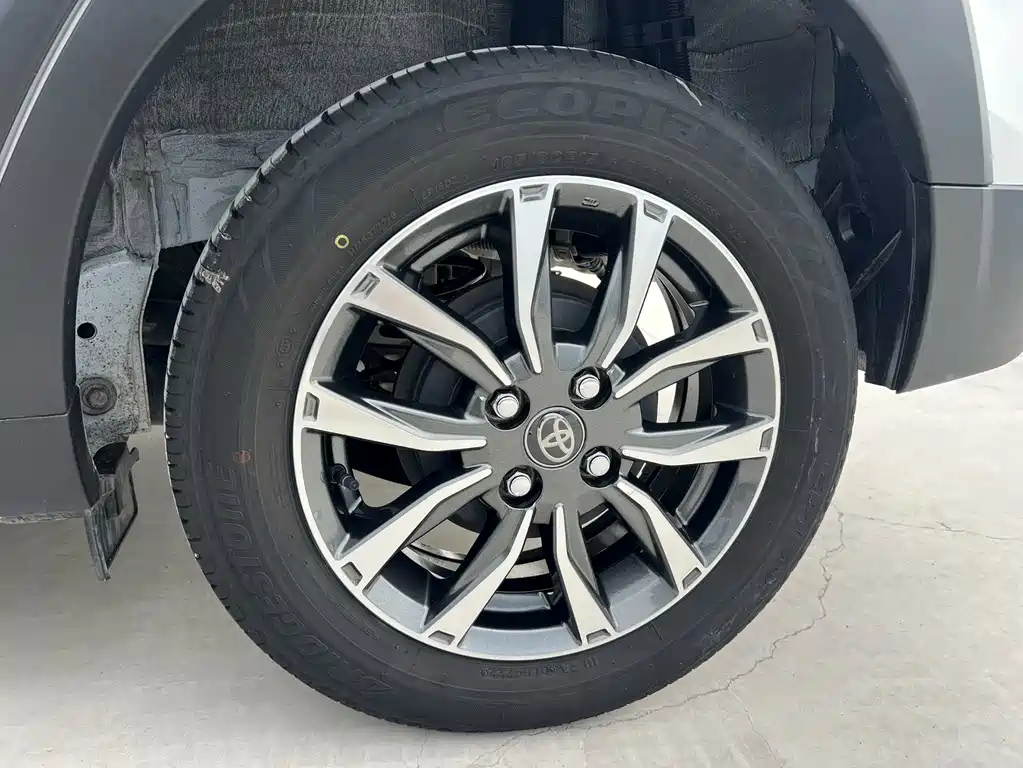 Toyota Yaris L 2022 — фото 17