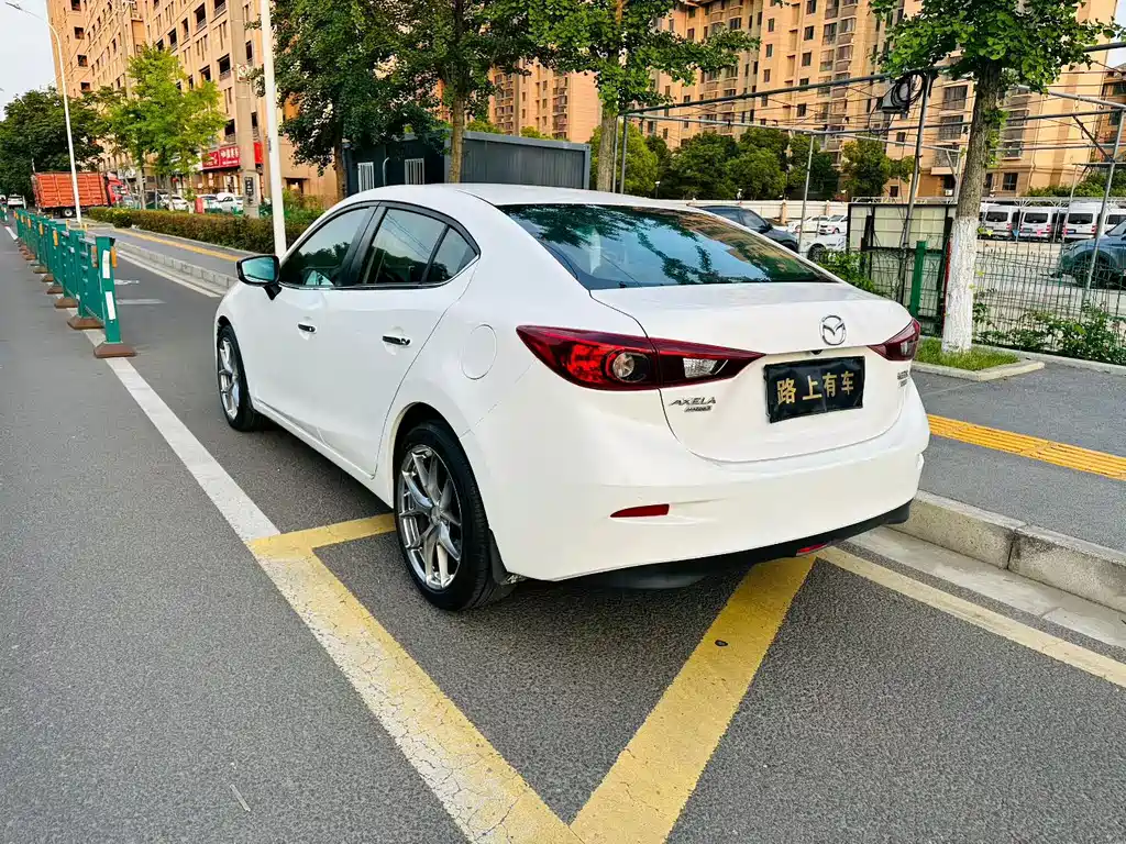 Mazda 3 Axela 2017 — фото 6