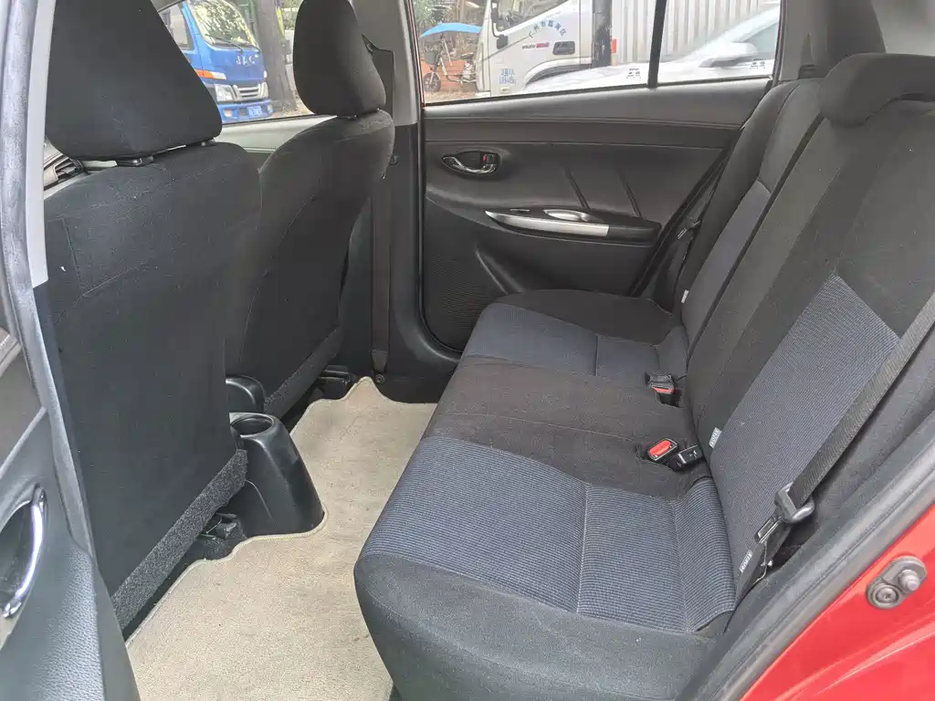 Toyota Yaris L 2015 — фото 9