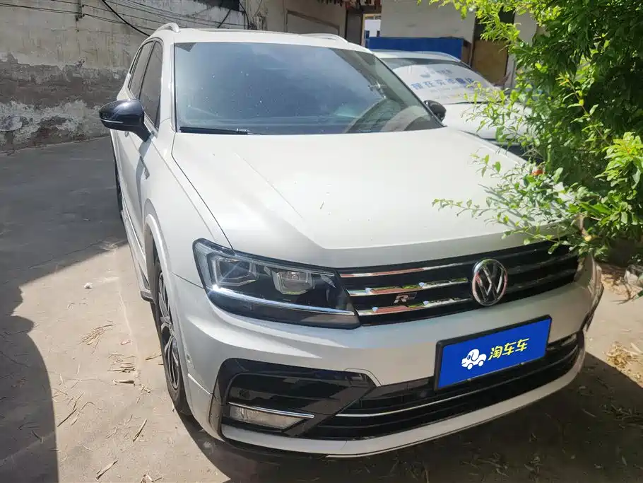 Volkswagen Tiguan L 2017 — фото 1